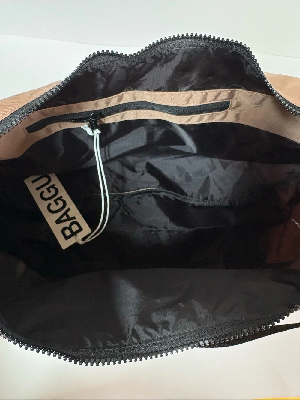 NWT BAGGU Large Crescent Bag - Cocoa